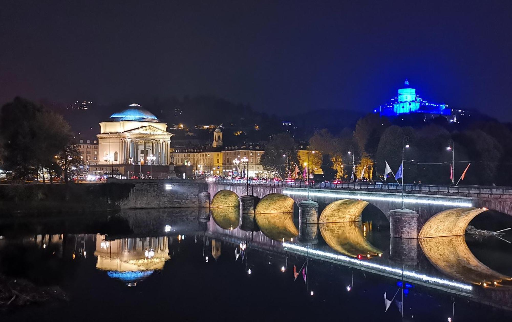 Piazza Vittorio Two-Level Modern Apartment Turin Bagian luar foto